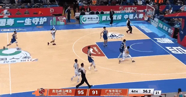 江南体育网页版-胡明轩快攻造成段昂君5犯离场，两罚全中后35秒仅差青岛2分